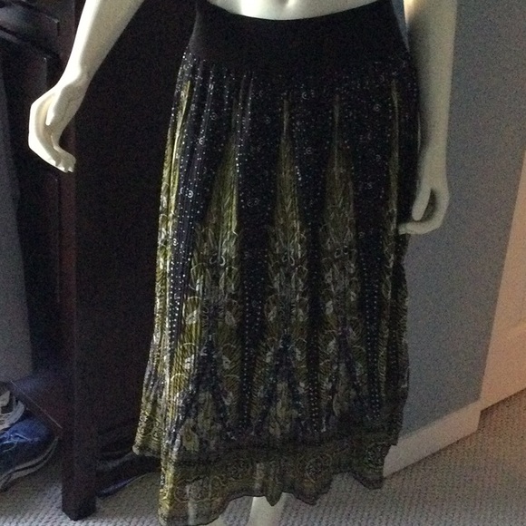 Pleated skirt with elasticized waistband - Picture 2 of 8